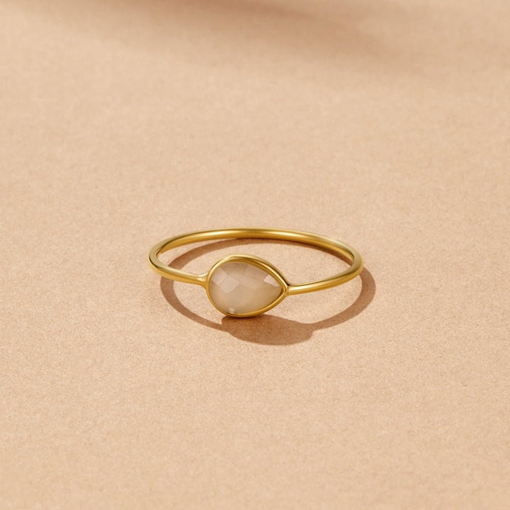 Clara Kapljasta Kamenska Prstan