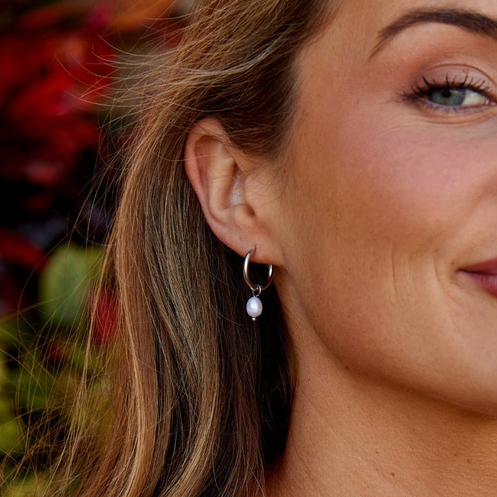 Uhani iz sladkovodnih biserov Bella Silver Hoop