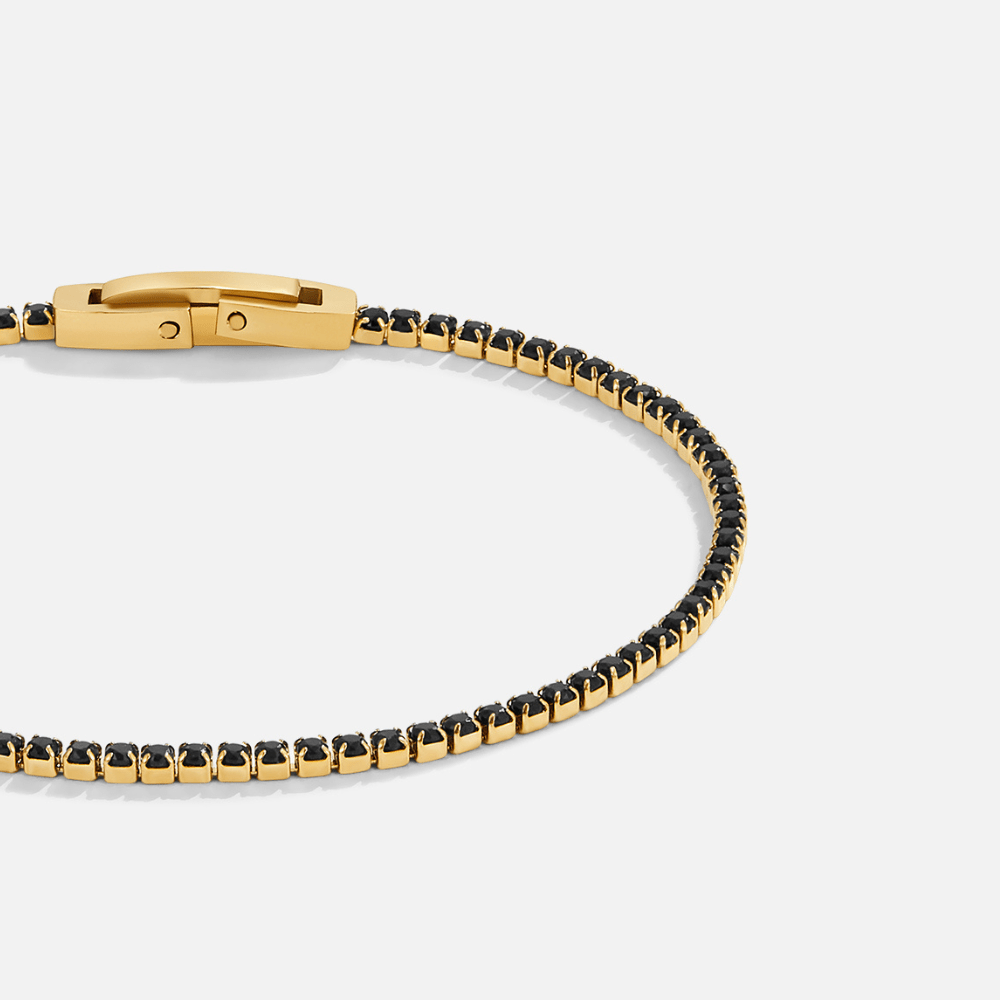 Zapestnica iz črnega kristala ob polnoči