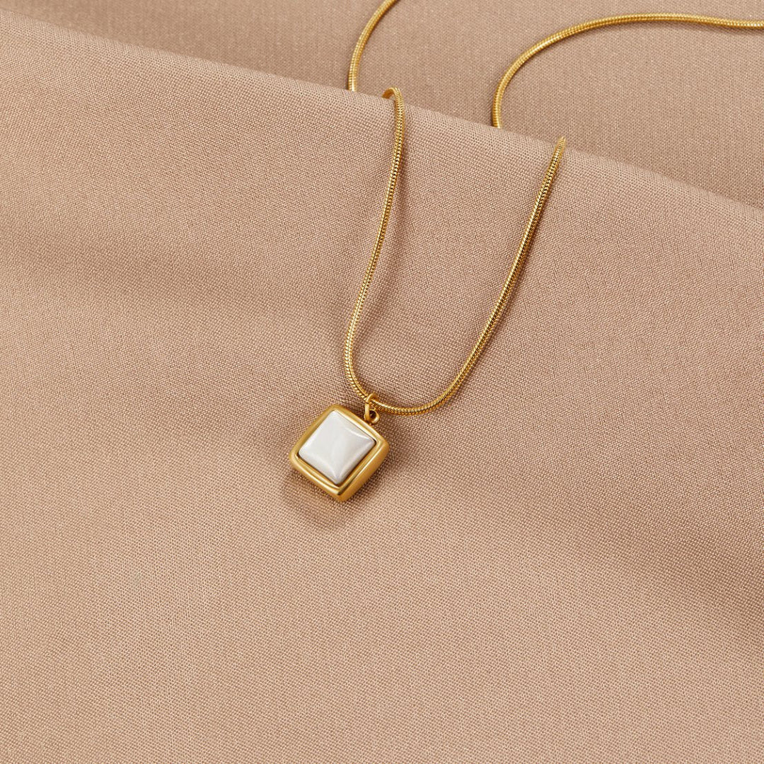 Ogrlica z obeskom Riva Moonstone