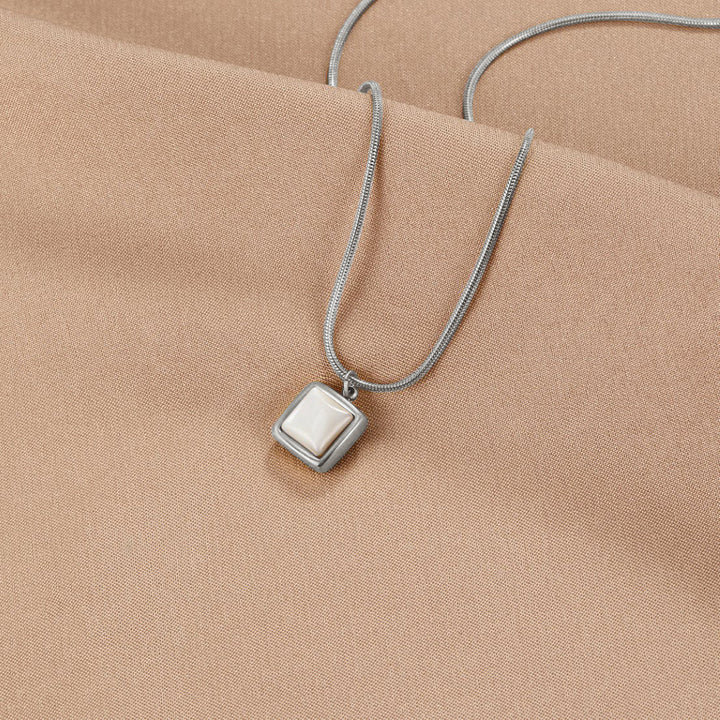 Ogrlica z obeskom Riva Moonstone