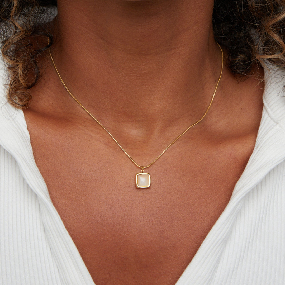 Ogrlica z obeskom Riva Moonstone