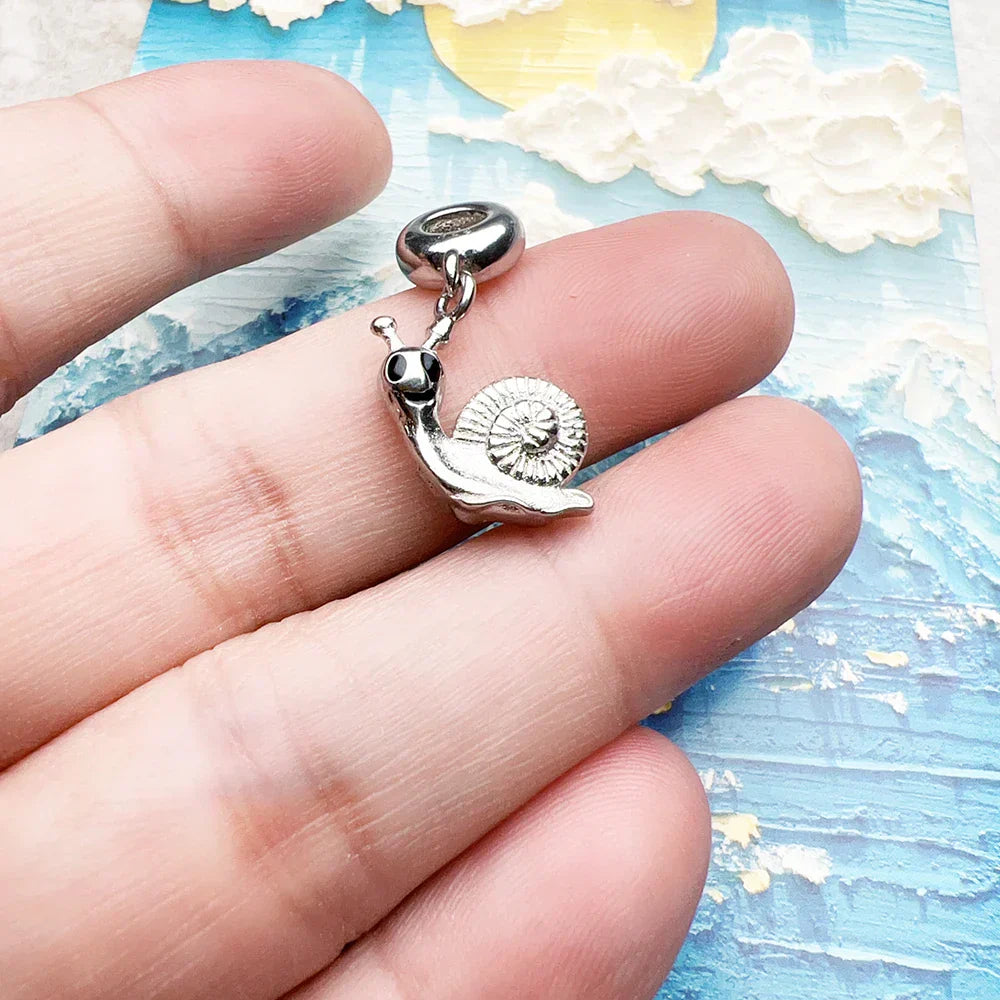 Čar Snail Pendant