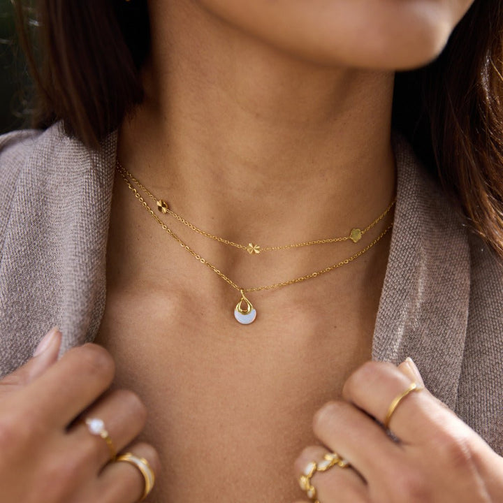 Tiffany bela kamna obesek ogrlica